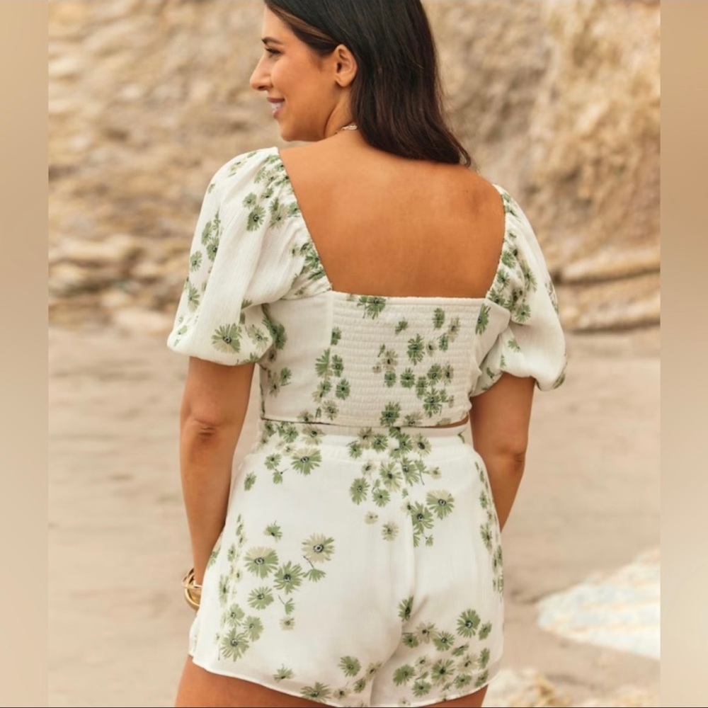Abercrombie & Fitch Cropped Crinkle Top, XXL, White with Green florals
